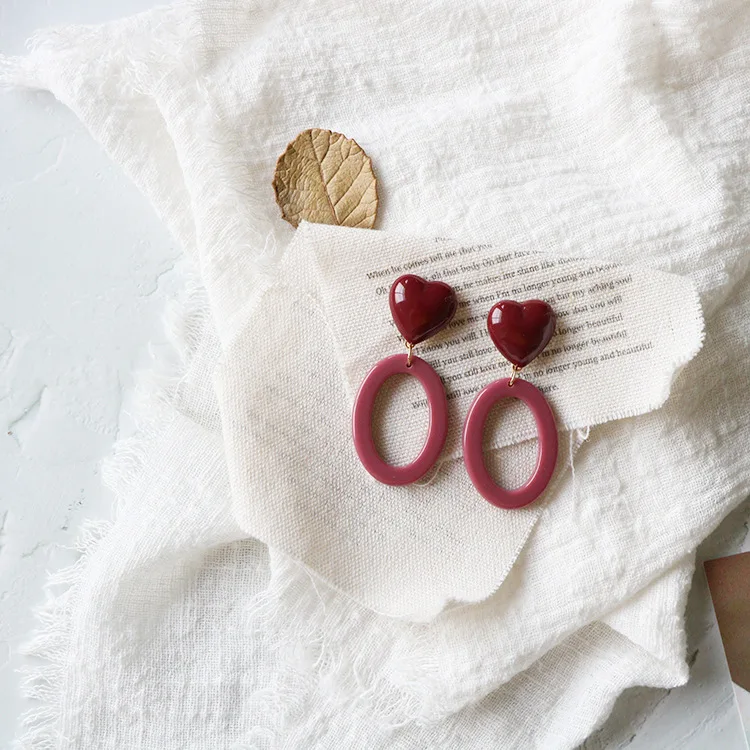 Нежные цветные простые серьги в стиле ретро, яркие цветные серьги в форме сердца, ювелирные изделия Morandi, цветные игривые серьги для девочек,...
Нежные цветные простые серьги в стиле ретро, яркие цветные серьги в форме сердца, ювелирные изделия Morandi, цветные игривые серьги для девочек,...