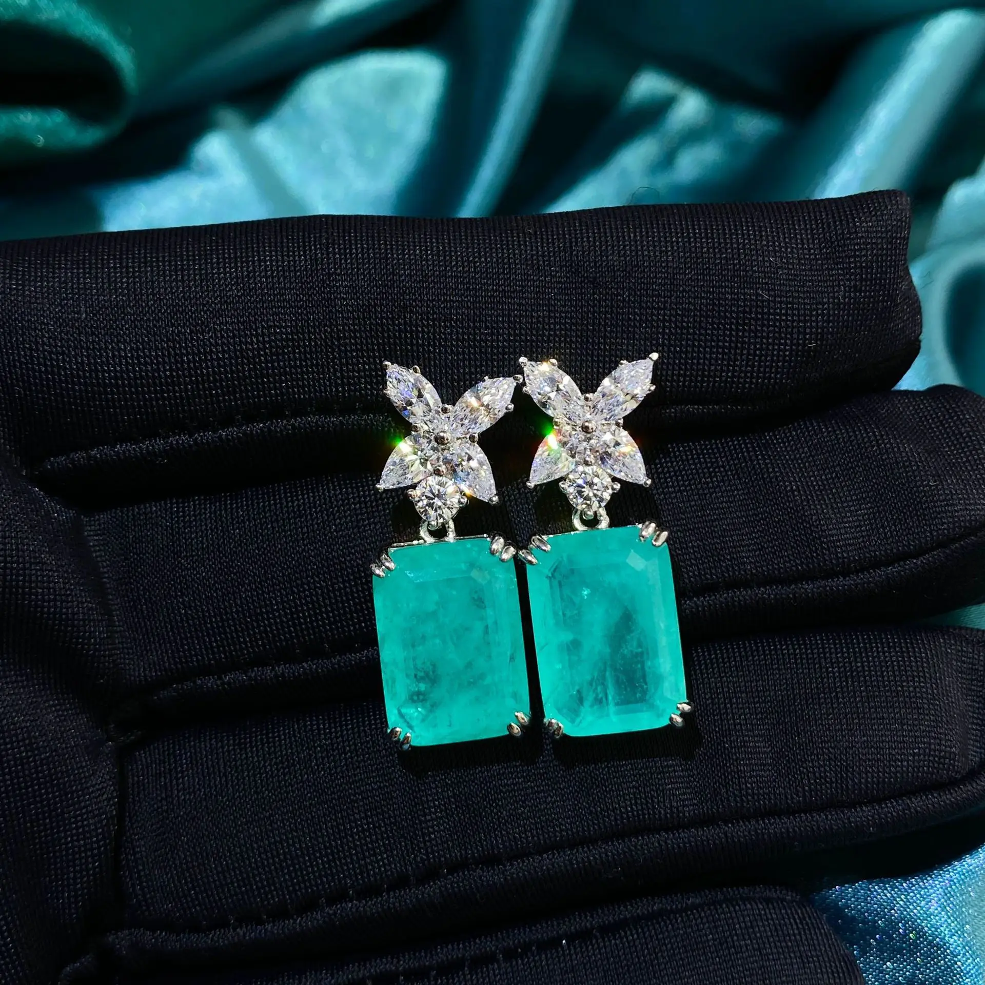 Oval 925 silver four-leaf clover rectangular earrings Paraiba earrings 10*14 fashion all-match jewelry party gifts
Oval 925 silver four-leaf clover rectangular earrings Paraiba earrings 10*14 fashion all-match jewelry party gifts