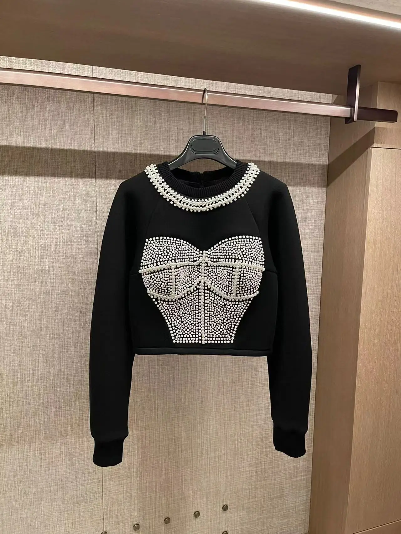 Fashion Luxury Blouse 2022 Summer Autumn New Design Women Runway Pearl High Quality Black Vintage Blouse
Fashion Luxury Blouse 2022 Summer Autumn New Design Women Runway Pearl High Quality Black Vintage Blouse