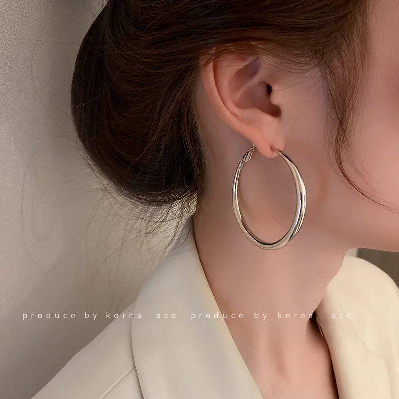 Plain Hoop Earrings French Silver Post Simple Geometric Cool Style Earrings For Women Jewelry Party Wedding Jewelry Wholesale
Plain Hoop Earrings French Silver Post Simple Geometric Cool Style Earrings For Women Jewelry Party Wedding Jewelry Wholesale