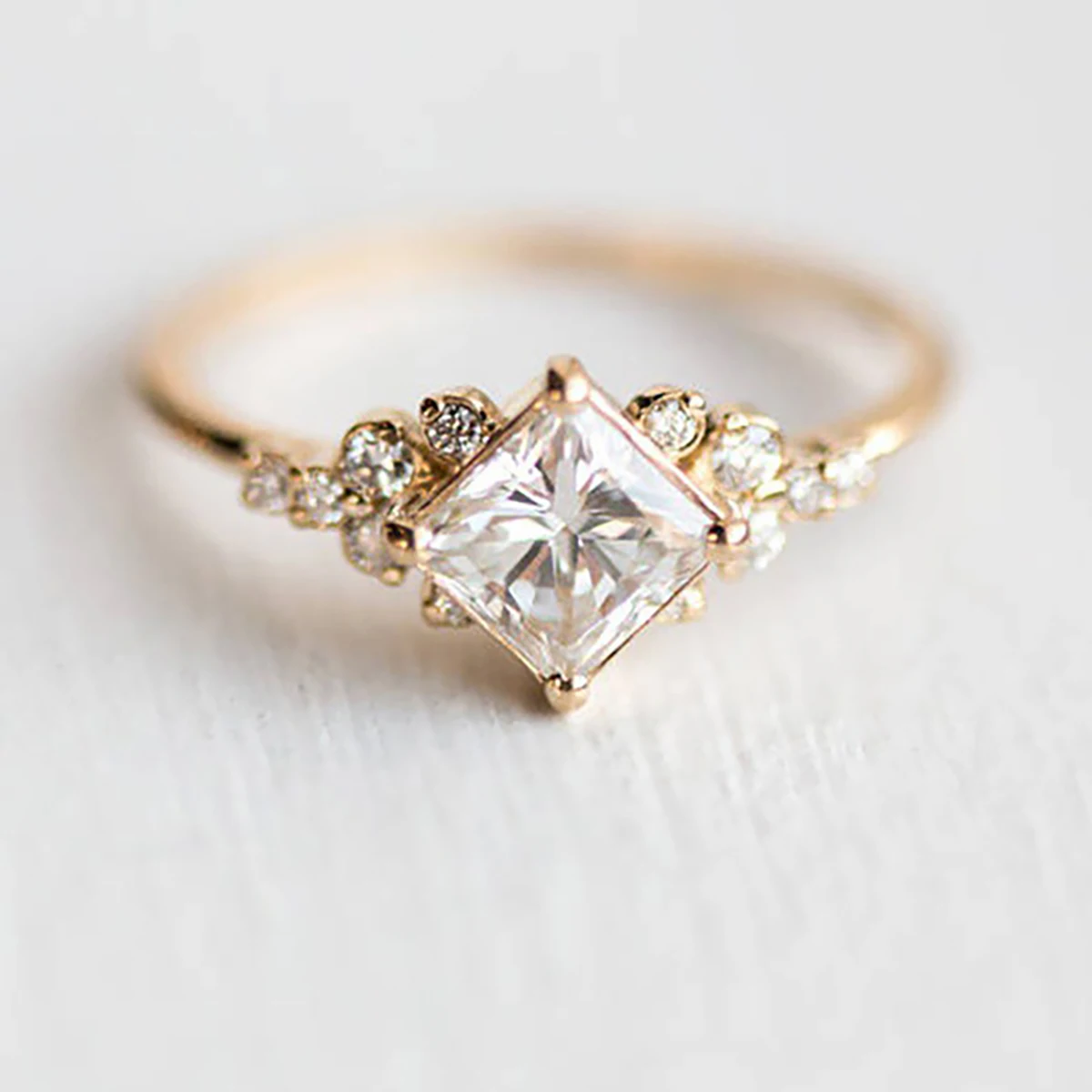 Hot Simple Square Zircon Wedding Rings For Women Gold/Silver Color Bride Jewelry Engagement Party Accessories Valentine Gifts
Hot Simple Square Zircon Wedding Rings For Women Gold/Silver Color Bride Jewelry Engagement Party Accessories Valentine Gifts