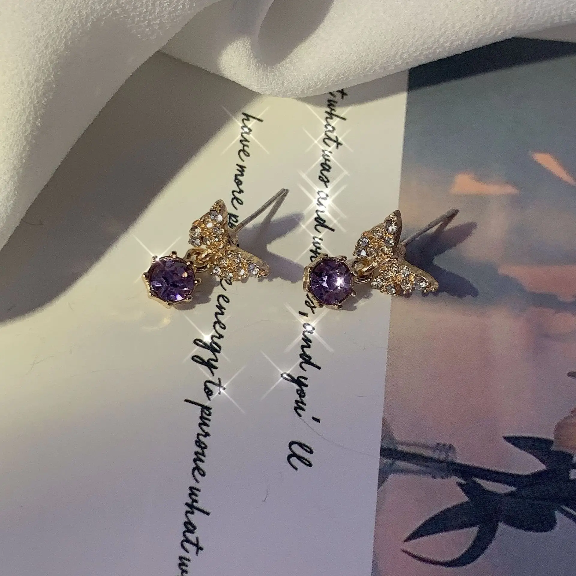925 Silver Needle Butterfly Stud Earrings New Korea Luxury Earrings Personality Flashing Diamond Pendant Women's Jewelry Fashion
925 Silver Needle Butterfly Stud Earrings New Korea Luxury Earrings Personality Flashing Diamond Pendant Women's Jewelry Fashion