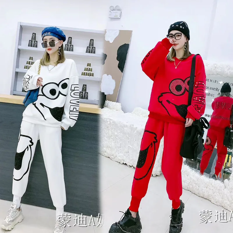 Casual Fleece-Lined Pants Suit 2022 New Winter Loose Rhinestone Cartoon Long Sleeve Sweatshirt and Sports Pants Two Piece Set
Casual Fleece-Lined Pants Suit 2022 New Winter Loose Rhinestone Cartoon Long Sleeve Sweatshirt and Sports Pants Two Piece Set