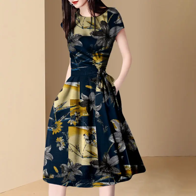 European and American high -end ladies summer dress fashion 2022female short -sleeved round neck medium long printed dress tide 
European and American high -end ladies summer dress fashion 2022female short -sleeved round neck medium long printed dress tide
