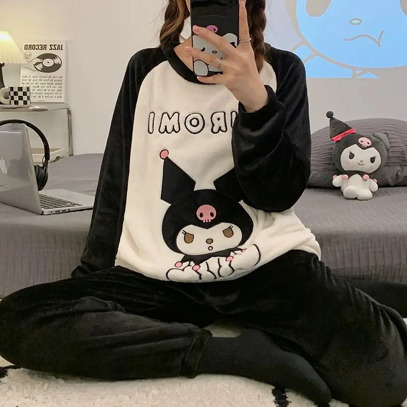 Kawaii Sanrios Kuromi коралловые флисовые пижамы женские осенние и зимние плюшевые мягкие искусственные аниме милый мультяшный подарок на день рождения
Kawaii Sanrios Kuromi коралловые флисовые пижамы женские осенние и зимние плюшевые мягкие искусственные аниме милый мультяшный подарок на день рождения
