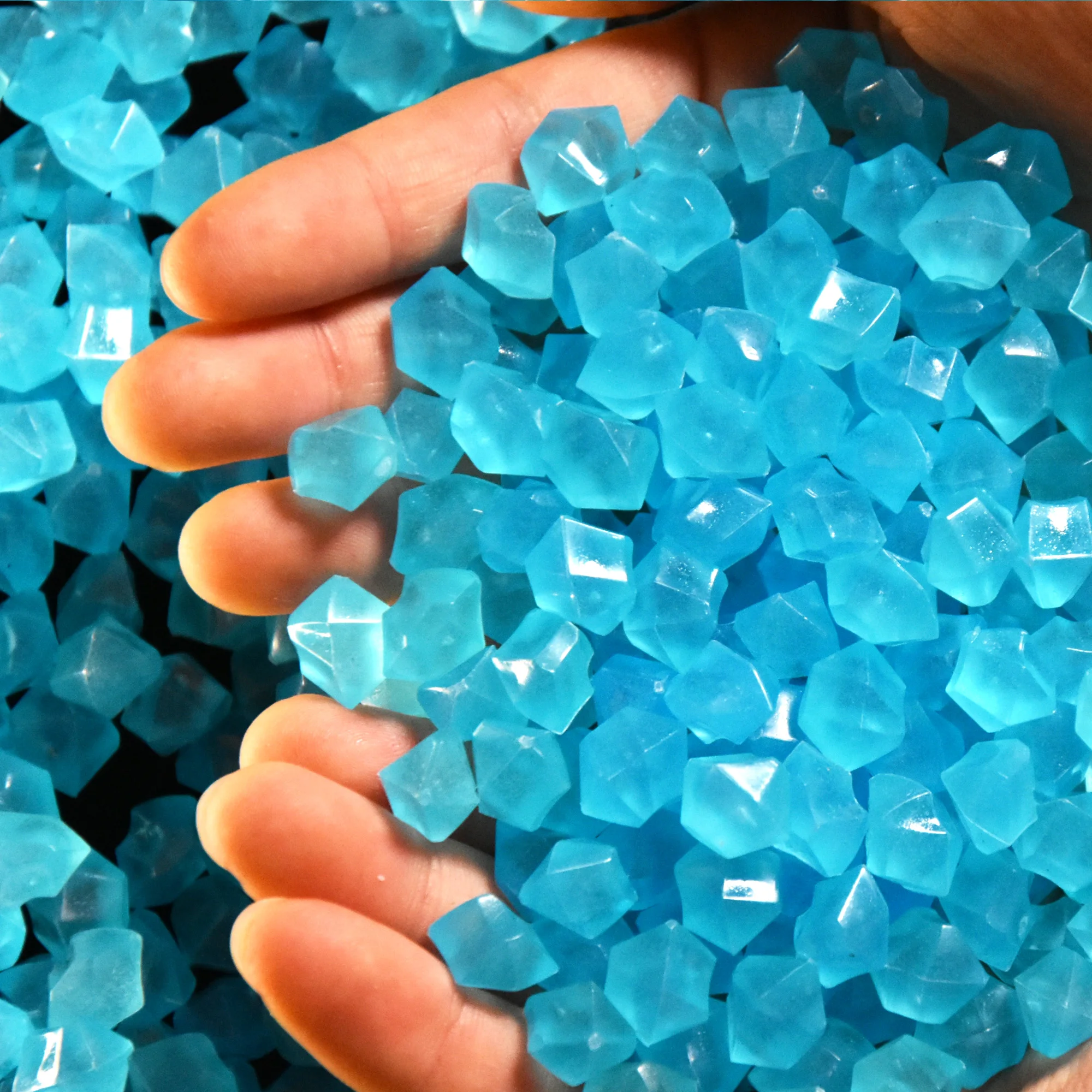 Садовые украшения, светящийся камень в форме алмаза, аквариум, ландшафтный уличный светящийся в темноте Галька разных цветов 
Садовые украшения, светящийся камень в форме алмаза, аквариум, ландшафтный уличный светящийся в темноте Галька разных цветов