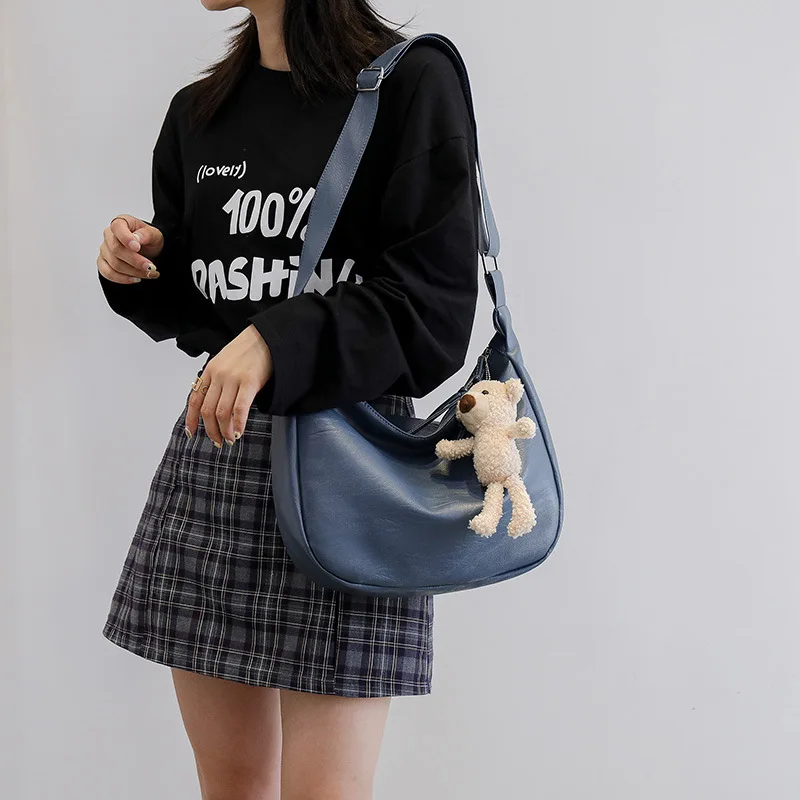 Сумка женская из мягкой кожи, вместительный саквояж с клецками, студенческий мессенджер, Простой повседневный чемоданчик на плечо из искус...
Сумка женская из мягкой кожи, вместительный саквояж с клецками, студенческий мессенджер, Простой повседневный чемоданчик на плечо из искус...