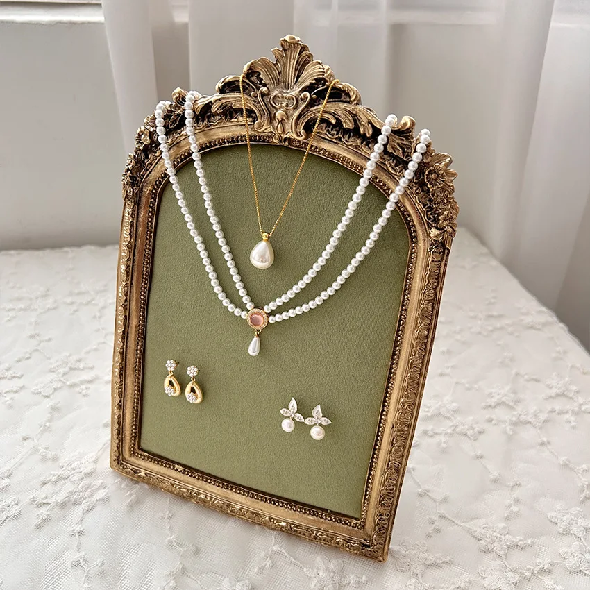 Бархатная подставка для украшений
Бархатная подставка для украшений