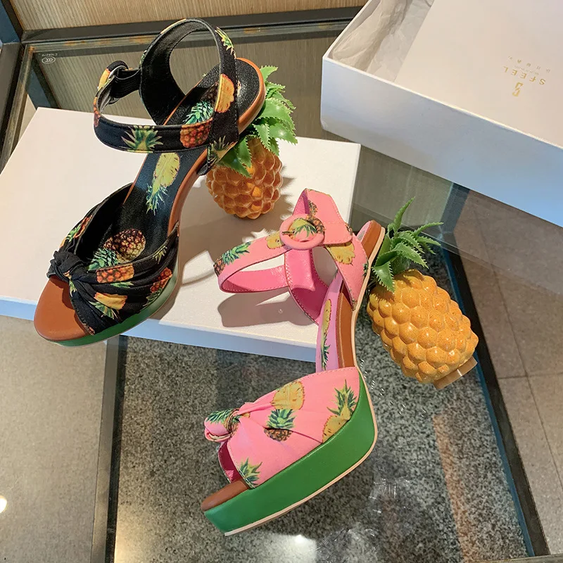 New Printed Large Size Fishbill Shoes Water Table Super High Heeled Ankle Buckle Strap Pineapple Heel Women's Roman Sandal Trend
New Printed Large Size Fishbill Shoes Water Table Super High Heeled Ankle Buckle Strap Pineapple Heel Women's Roman Sandal Trend