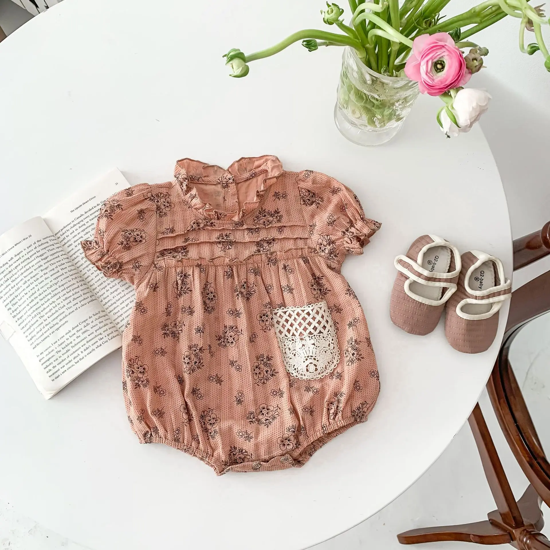 Cute Puff Sleeves Bodysuits Girl Baby Summer Short Sleeves Jumpsuit Hollow-out Pocket Fashion Crawlwear One Piece Outfits
Cute Puff Sleeves Bodysuits Girl Baby Summer Short Sleeves Jumpsuit Hollow-out Pocket Fashion Crawlwear One Piece Outfits