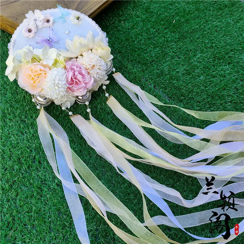6 Inch Ribbon Tambourine Detachable Silk Flower Handmade Chinese Traditional Style Handmade Dance Performance Musical Instrument
6 Inch Ribbon Tambourine Detachable Silk Flower Handmade Chinese Traditional Style Handmade Dance Performance Musical Instrument