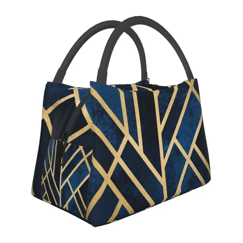 Hand-held insulated refrigerated simple style lunch bag is convenient attractive, cute, suitable for family friends picnics
Hand-held insulated refrigerated simple style lunch bag is convenient attractive, cute, suitable for family friends picnics
