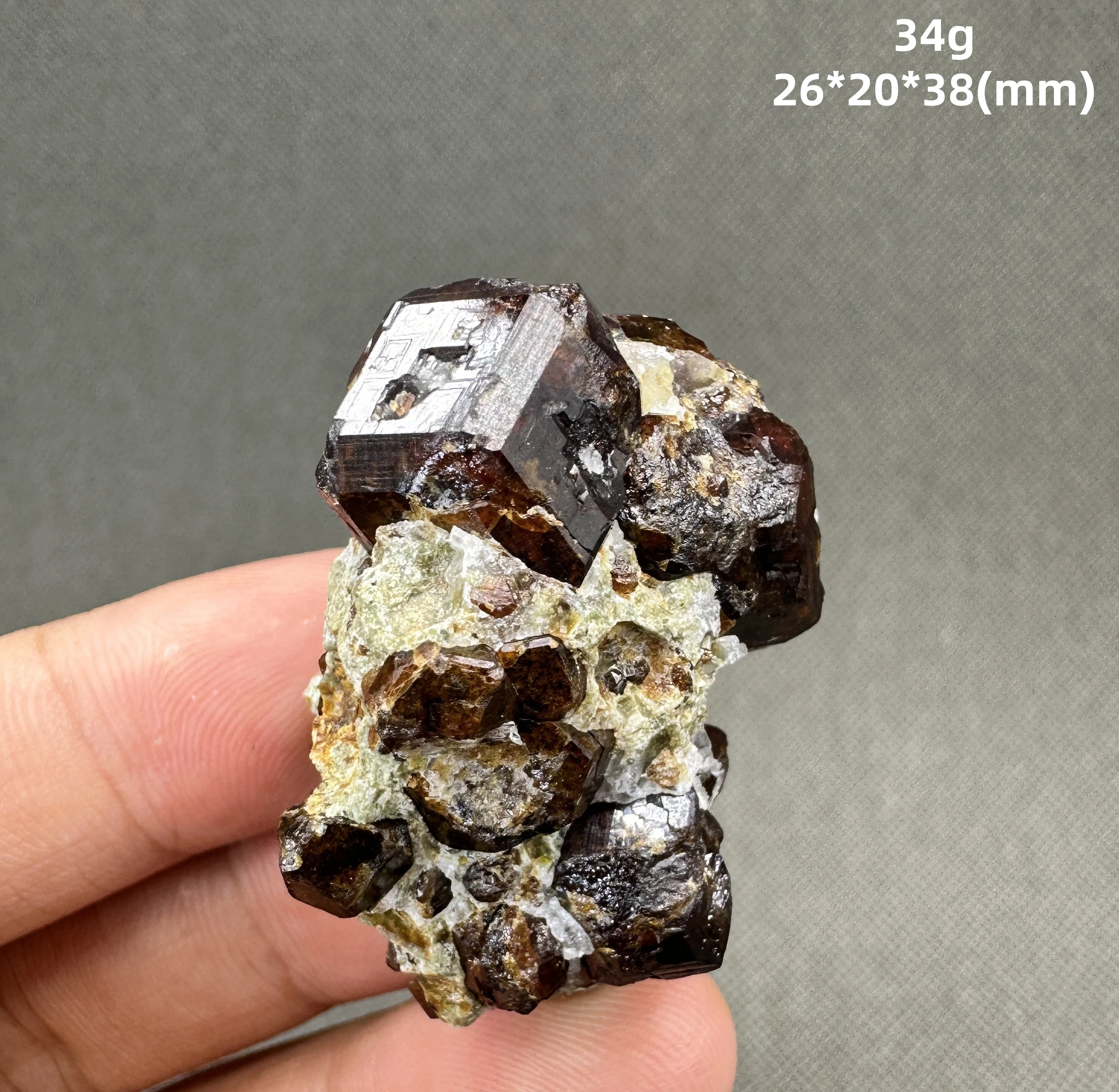 Образец минерала Андрейта из Внутренней Монголии QIANCHUAN
Образец минерала Андрейта из Внутренней Монголии QIANCHUAN