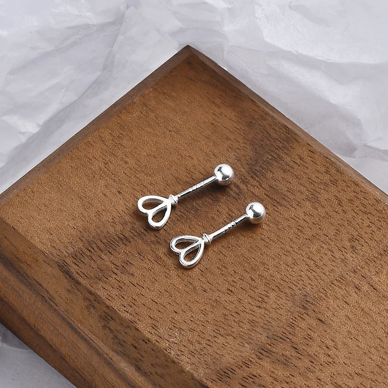 New S999 Sterling Silver Screw Twist Buckle Sleep Free Love-shaped Ear Bone Earrings Ear Pierced Ear Stud Earrings Female Tide
New S999 Sterling Silver Screw Twist Buckle Sleep Free Love-shaped Ear Bone Earrings Ear Pierced Ear Stud Earrings Female Tide