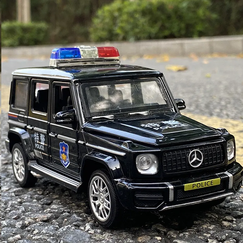 Модель автомобиля Mercedes Benz G63 из сплава в масштабе 1:32, литой металлический полицейский игрушечный внедорожник, модель автомобиля, Коллекционная модель, подарок для детей, A73
Модель автомобиля Mercedes Benz G63 из сплава в масштабе 1:32, литой металлический полицейский игрушечный внедорожник, модель автомобиля, Коллекционная модель, подарок для детей, A73