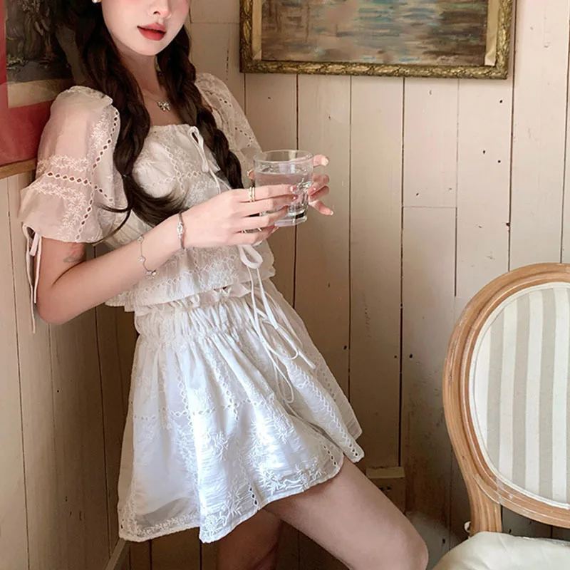 2023 Summer New Sweet Embroidered Short Sleeve Suit Jacquard Bubble Sleeve Jacket Strap overskirt Two-piece Female
2023 Summer New Sweet Embroidered Short Sleeve Suit Jacquard Bubble Sleeve Jacket Strap overskirt Two-piece Female