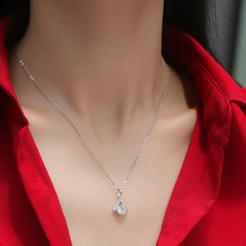 925 Sterling Silver D Color 1 Carat VVS1 Diamond Test Triangle Moissanite Pendant Necklace Women's Classic Gem Necklace CRA Qual
925 Sterling Silver D Color 1 Carat VVS1 Diamond Test Triangle Moissanite Pendant Necklace Women's Classic Gem Necklace CRA Qual