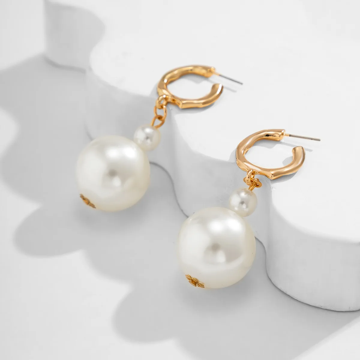 Luxury Retro Pearl Earring Dangle for Women Party 2023 New Trendy Beads Chain Girls Pendant Ear Jewelry Party Gifts Wholesale
Luxury Retro Pearl Earring Dangle for Women Party 2023 New Trendy Beads Chain Girls Pendant Ear Jewelry Party Gifts Wholesale
