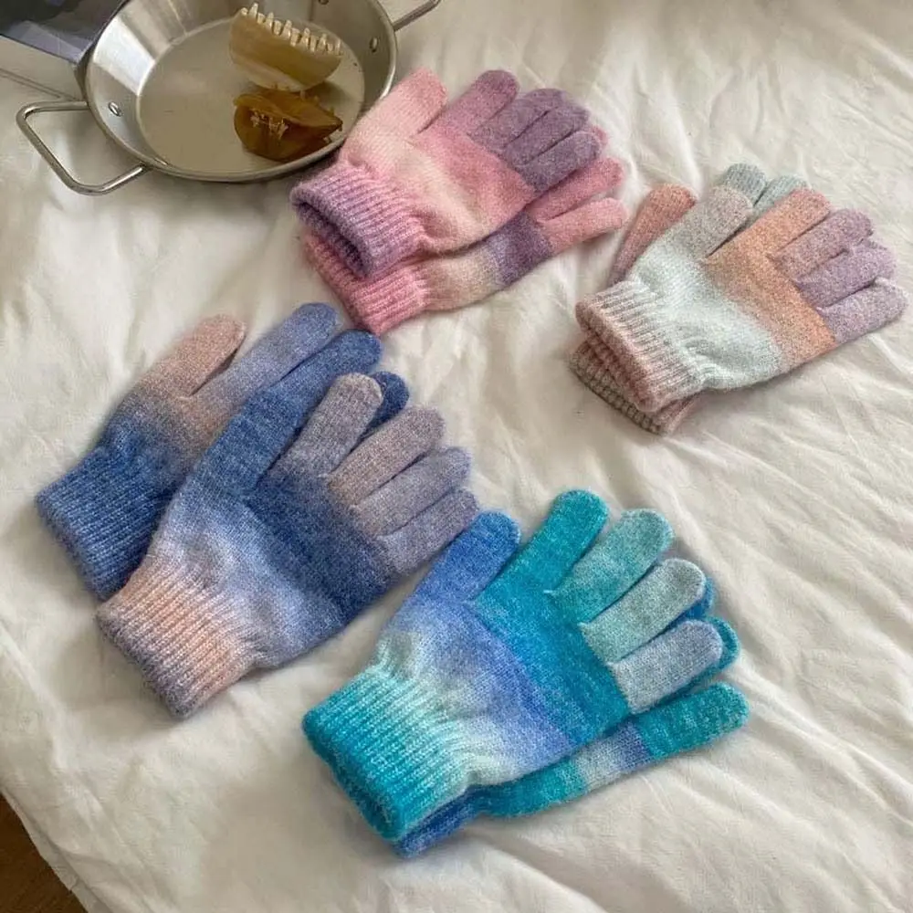 Модные перчатки с градиентом, вязаные перчатки, зимние варежки, толстые теплые шерстяные мягкие пушистые перчатки с пятью пальцами для взрослых женщин 
Модные перчатки с градиентом, вязаные перчатки, зимние варежки, толстые теплые шерстяные мягкие пушистые перчатки с пятью пальцами для взрослых женщин