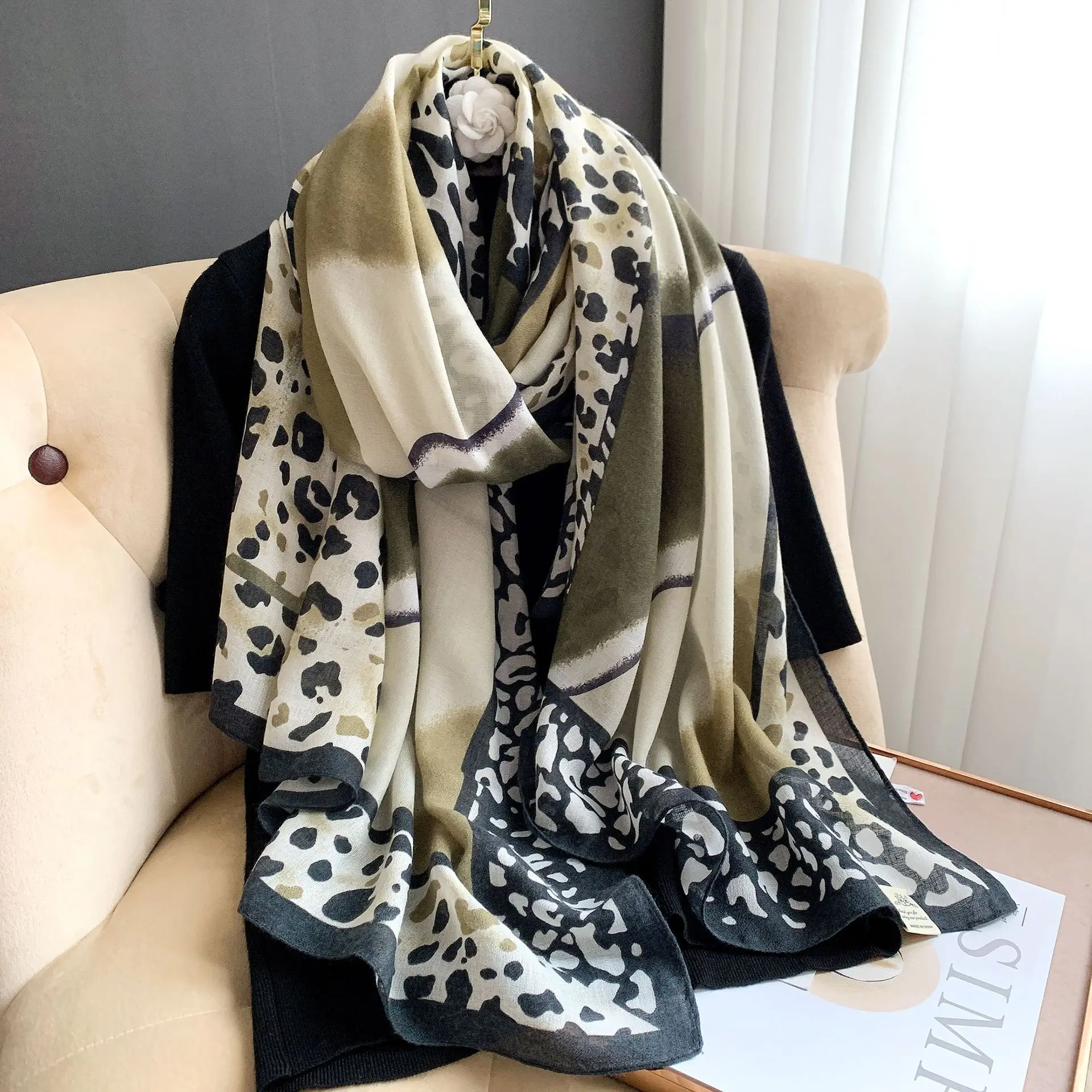 Popular Cotton And Flax Shawls 2023 Style Leopard Print Scarf Winter 180X90CM Muslim Beach Scarves Autumn Luxury Design Bandanna
Popular Cotton And Flax Shawls 2023 Style Leopard Print Scarf Winter 180X90CM Muslim Beach Scarves Autumn Luxury Design Bandanna