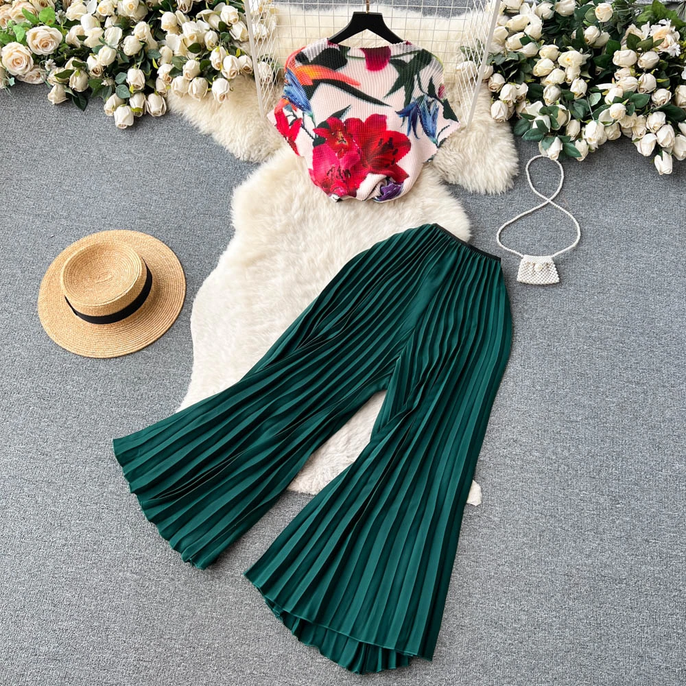 Clothland Women Vintage Floral Blouse Suit Short Sleeve Shirt Elastic Waist Wide Leg Trousers Chic Two Piece Set TZ976
Clothland Women Vintage Floral Blouse Suit Short Sleeve Shirt Elastic Waist Wide Leg Trousers Chic Two Piece Set TZ976
