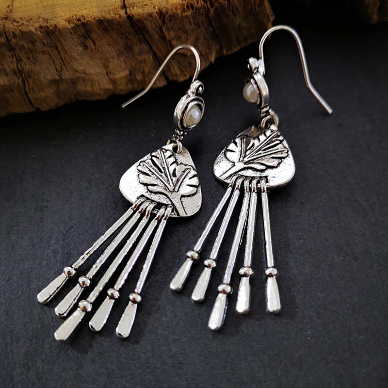 Retro Fashion Inlaid Pearl Tassel Earrings for Women Creative Bohemian Carved Leaves Cocktail Party Antique Earrings Jewelry 
Retro Fashion Inlaid Pearl Tassel Earrings for Women Creative Bohemian Carved Leaves Cocktail Party Antique Earrings Jewelry