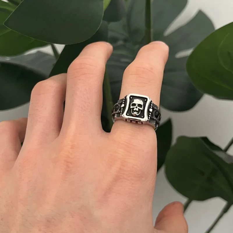 Vintage New Skull Men's Ring Cool Stuff Evil Eye Glow In The Dark Gothic Accessories Rings for Men Fashion Jewelry for Men
Vintage New Skull Men's Ring Cool Stuff Evil Eye Glow In The Dark Gothic Accessories Rings for Men Fashion Jewelry for Men