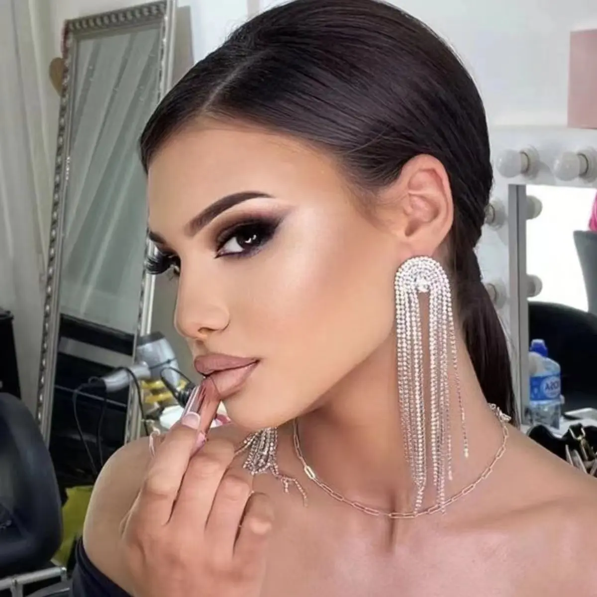 New Trend Shiny Rhinestone Long Earrings Dangle Women's Earrings Dinner Party Wedding Accessories Fashion Luxury Jewelry
New Trend Shiny Rhinestone Long Earrings Dangle Women's Earrings Dinner Party Wedding Accessories Fashion Luxury Jewelry