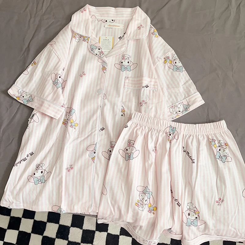 Kawaii Sanrios Sweet My Melody розовая полосатая пижама из чистого хлопка для женщин Лето 2023 Новинка милая ученическая Детская Пижама
Kawaii Sanrios Sweet My Melody розовая полосатая пижама из чистого хлопка для женщин Лето 2023 Новинка милая ученическая Детская Пижама
