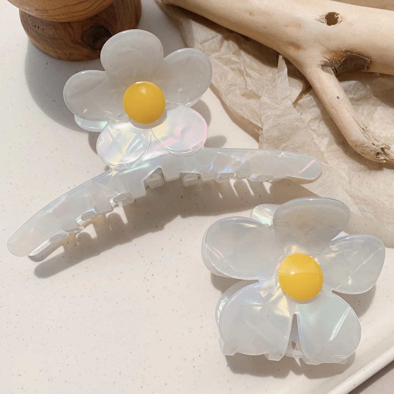 INS Summer White Sunflower Flower Hair Clip Girl Shark Clip Japanese Hair Accessories for Women Cute/Romantic Hairwear Wholesale
INS Summer White Sunflower Flower Hair Clip Girl Shark Clip Japanese Hair Accessories for Women Cute/Romantic Hairwear Wholesale