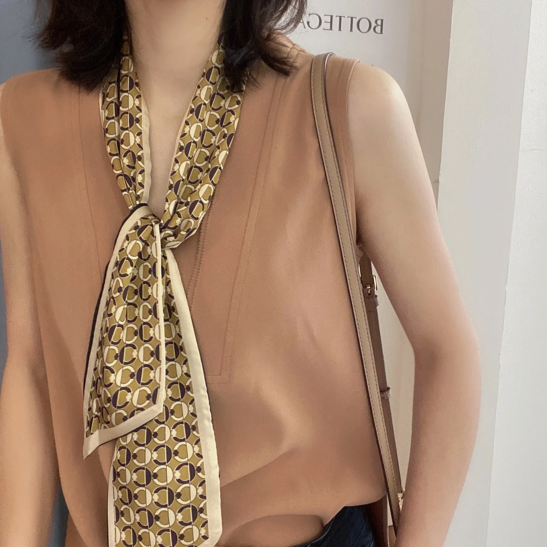 Fashion High Quality Women Small Silk Scarf Designer Brand Print Handle Bag Ribbons Fashion Head Scarf Long Scarves Headband
Fashion High Quality Women Small Silk Scarf Designer Brand Print Handle Bag Ribbons Fashion Head Scarf Long Scarves Headband