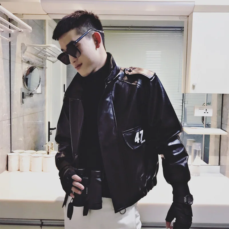 Модная крутая мотоциклетная куртка в Корейском стиле из искусственной кожи для мужчин, облегающий короткий дождевик на молнии из искусственной кожи, мужская одежда 
Модная крутая мотоциклетная куртка в Корейском стиле из искусственной кожи для мужчин, облегающий короткий дождевик на молнии из искусственной кожи, мужская одежда