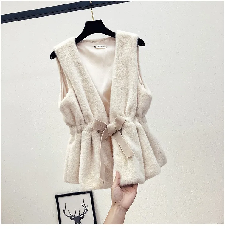 2022 New Golf Clothes Sleeveless Plush Vest Women's Waist Closing Korean Short Mink Sweater Vest
2022 New Golf Clothes Sleeveless Plush Vest Women's Waist Closing Korean Short Mink Sweater Vest