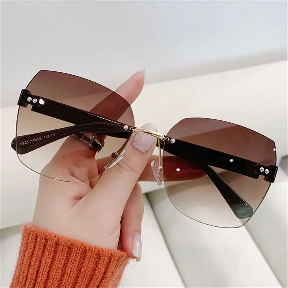 Summer UV400 Fashion Gradient Sunglasses For Women Shades Eyewear Rimless Sunglasses Frameless Sun Glasses Ladies Eyeglasses
Summer UV400 Fashion Gradient Sunglasses For Women Shades Eyewear Rimless Sunglasses Frameless Sun Glasses Ladies Eyeglasses