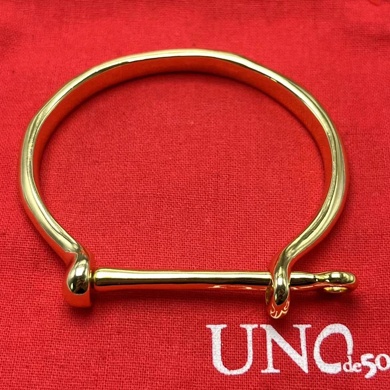 Новинка 2023 г., лидер продаж, Модный изысканный роскошный браслет unode 50 в европейском и американском стиле, Женская романтическая Подарочная сумка для ювелирных изделий
Новинка 2023 г., лидер продаж, Модный изысканный роскошный браслет unode 50 в европейском и американском стиле, Женская романтическая Подарочная сумка для ювелирных изделий