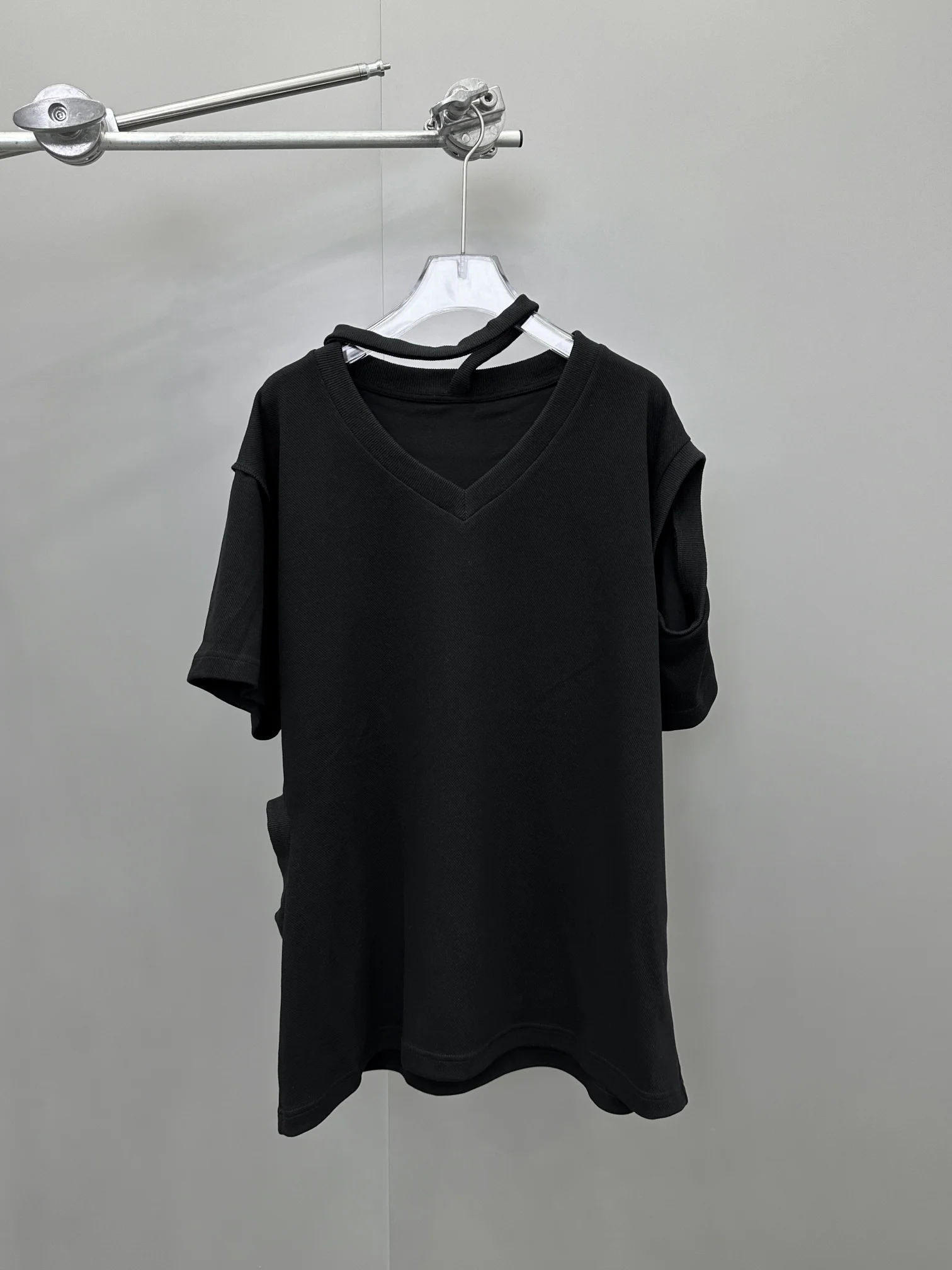 2023 spring and summer women's clothing fashion new V-neck T-shirt 0428 
2023 spring and summer women's clothing fashion new V-neck T-shirt 0428