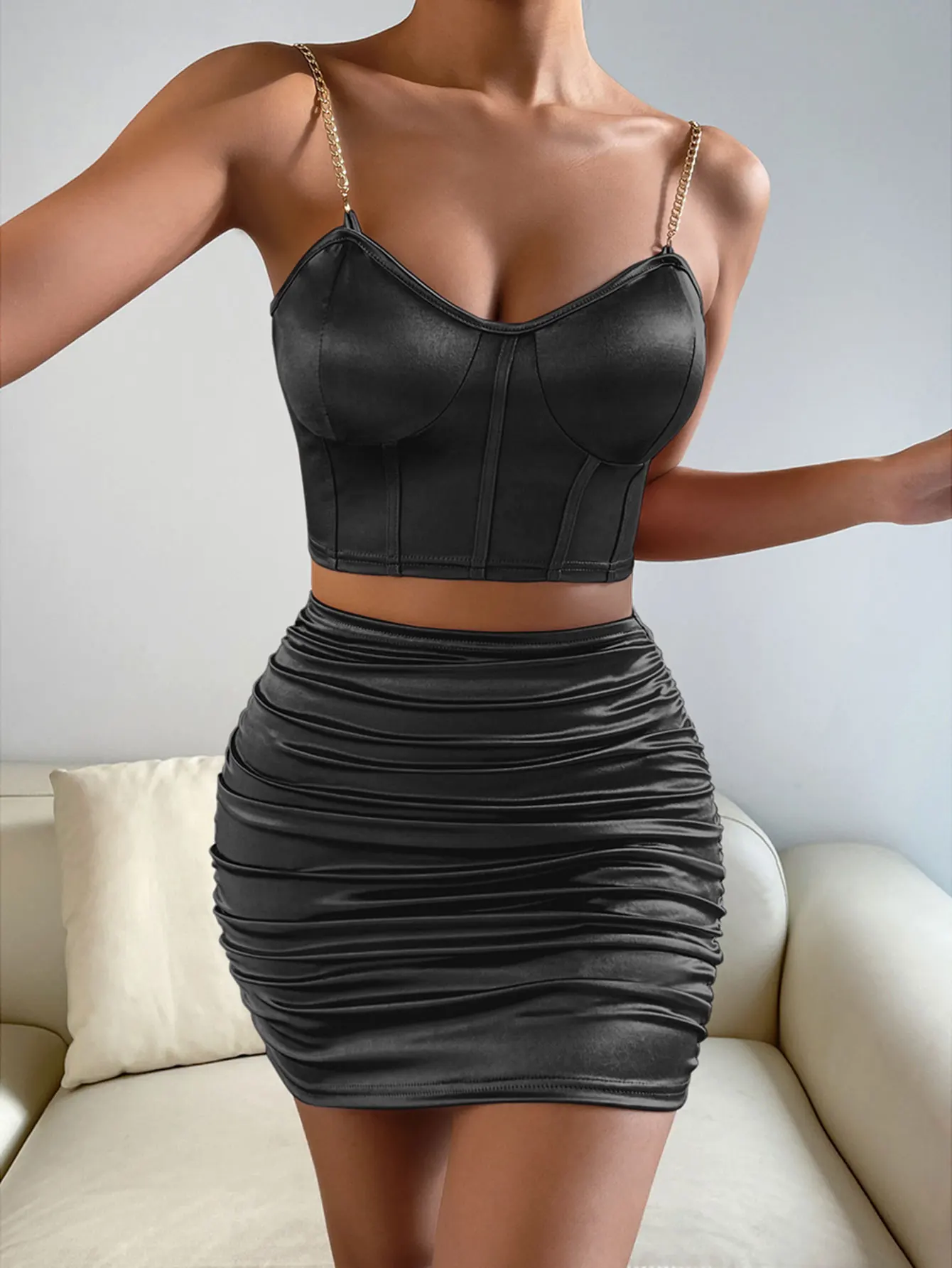 Fashion V-neck Metal Suspender Vest Slim Wrap Hip Skirt Two-piece Set Summer Sexy Crop Top Night Club Party Hotties Miniskirt
Fashion V-neck Metal Suspender Vest Slim Wrap Hip Skirt Two-piece Set Summer Sexy Crop Top Night Club Party Hotties Miniskirt