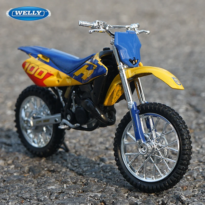 Модель мотоцикла WELLY 1:18 Husqvarna CR125 из сплава, литая металлическая игрушка, Модель гоночного мотоцикла, Коллекционная модель, подарок для детей
Модель мотоцикла WELLY 1:18 Husqvarna CR125 из сплава, литая металлическая игрушка, Модель гоночного мотоцикла, Коллекционная модель, подарок для детей