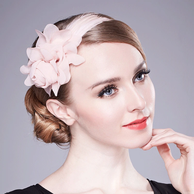 The New 2022 Elegant Chiffon Small Hat Headdress stoned, Feather Flower Golden Hair Head Hoop Fashion Elegant Art Wind Caps
The New 2022 Elegant Chiffon Small Hat Headdress stoned, Feather Flower Golden Hair Head Hoop Fashion Elegant Art Wind Caps