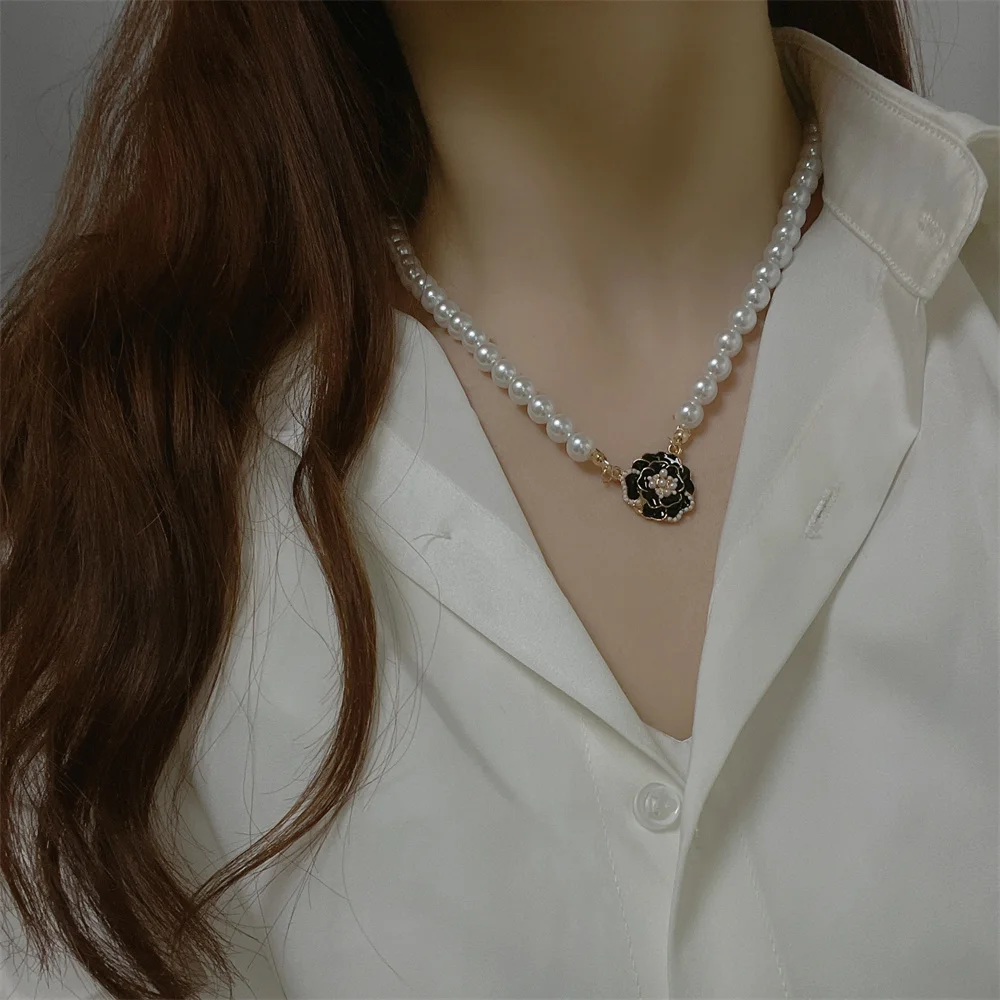 Coconal Fashion Gold Color Women Black Camellia Pearl Necklace Titanium Steel Chain Party Gifts Necklace
Coconal Fashion Gold Color Women Black Camellia Pearl Necklace Titanium Steel Chain Party Gifts Necklace