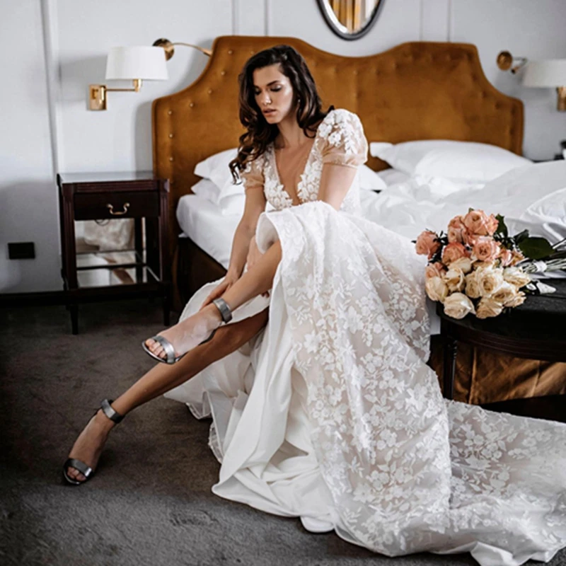 Sexy Deep V-neck Floral Beaded Tulle Wedding Dresses Elegant Pearls Appliques Long Bridal Dress Short Puff Sleeves Suknia ślubna
Sexy Deep V-neck Floral Beaded Tulle Wedding Dresses Elegant Pearls Appliques Long Bridal Dress Short Puff Sleeves Suknia ślubna