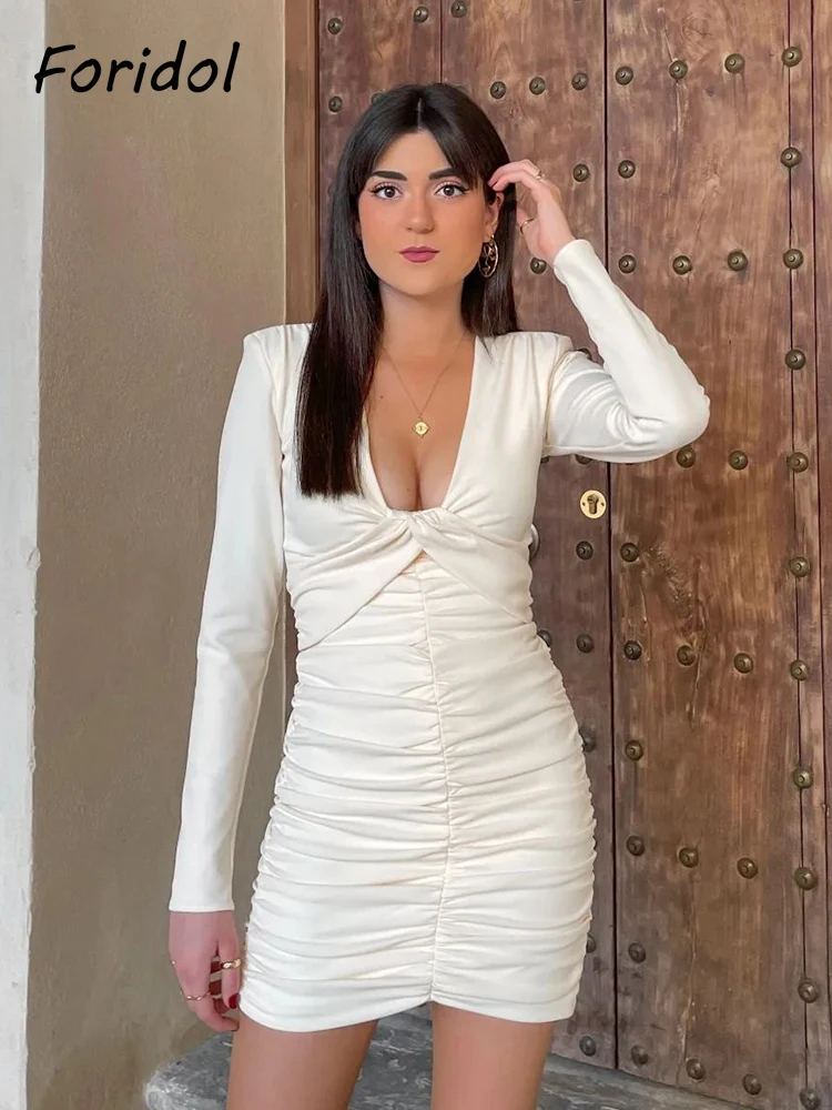 Женское платье с V-образным вырезом, бежевое облегающее мини-платье с рюшами и V-образным вырезом, лето 2022
Женское платье с V-образным вырезом, бежевое облегающее мини-платье с рюшами и V-образным вырезом, лето 2022