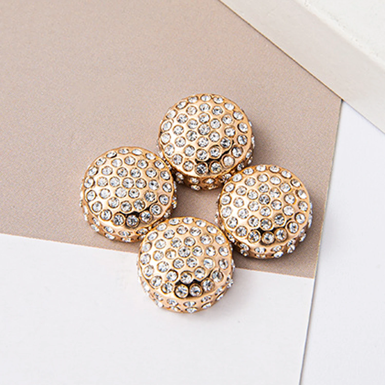 2023 hot sale gold 18k plated classic metal pendant round rhinestone Magnetic Hijab Clip 12pcs/lot
2023 hot sale gold 18k plated classic metal pendant round rhinestone Magnetic Hijab Clip 12pcs/lot
