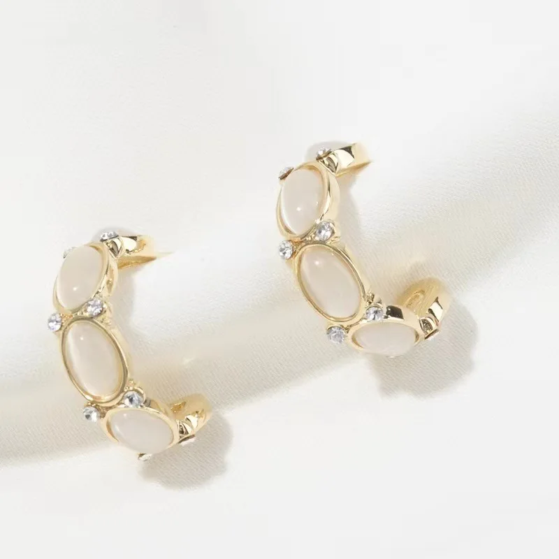 New fashion personality semicircle earrings Women's simple and small temperament earrings gift
New fashion personality semicircle earrings Women's simple and small temperament earrings gift