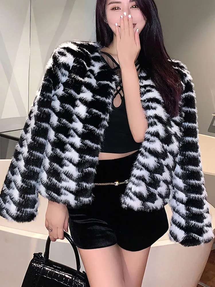 Woman Jacket Faux Fox Fur Coat Winter Clothes Women Long Sleeve Flocking Cardigan Fleece Tops Grid Streetwear Warm Plaid Jacket
Woman Jacket Faux Fox Fur Coat Winter Clothes Women Long Sleeve Flocking Cardigan Fleece Tops Grid Streetwear Warm Plaid Jacket