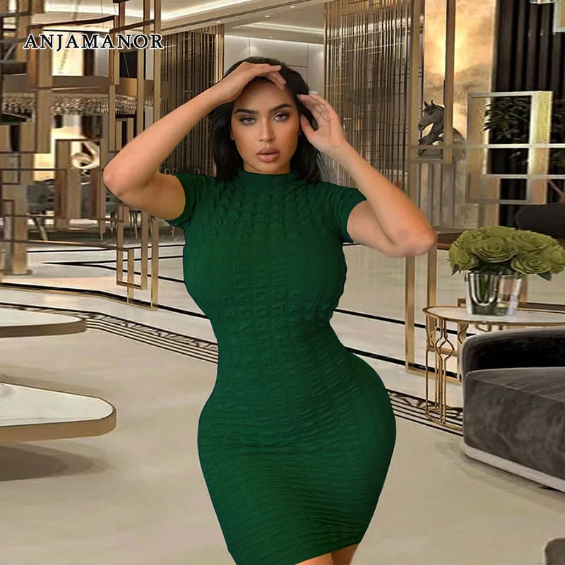 Женское облегающее мини-платье с открытой спиной и коротким рукавом 
Женское облегающее мини-платье с открытой спиной и коротким рукавом