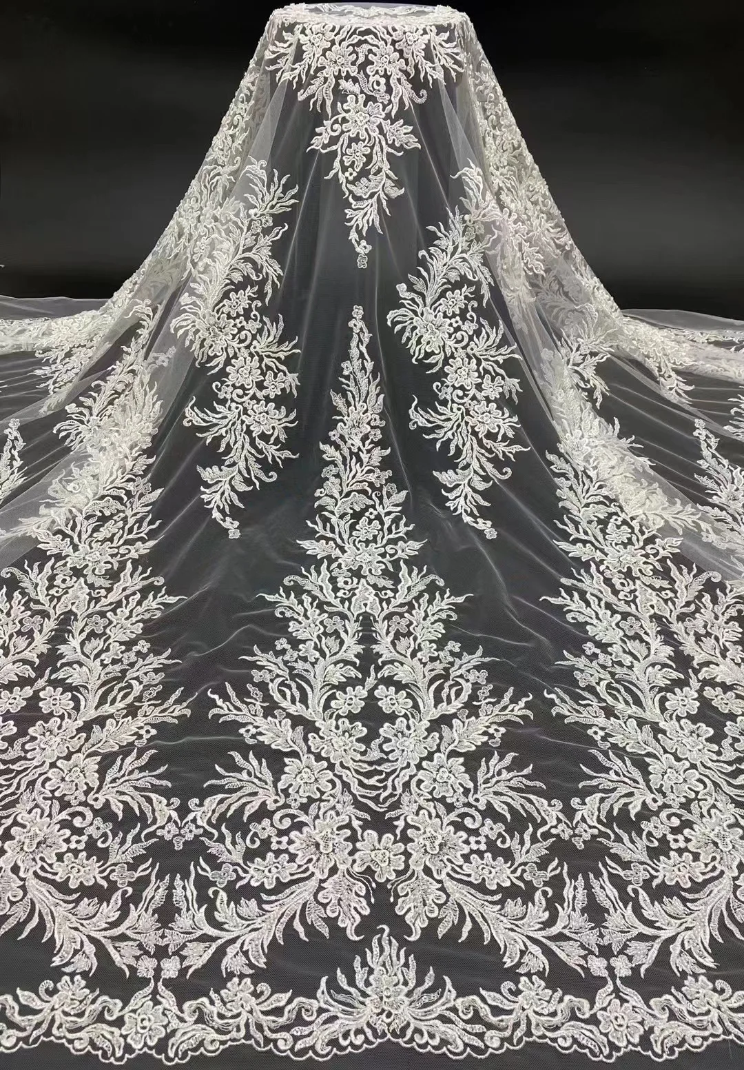 Latest European High-end Modern Embroidery mesh lace Shining Sequins Embroidery Tulle Lace with beads Evening Dress Fabric
Latest European High-end Modern Embroidery mesh lace Shining Sequins Embroidery Tulle Lace with beads Evening Dress Fabric
