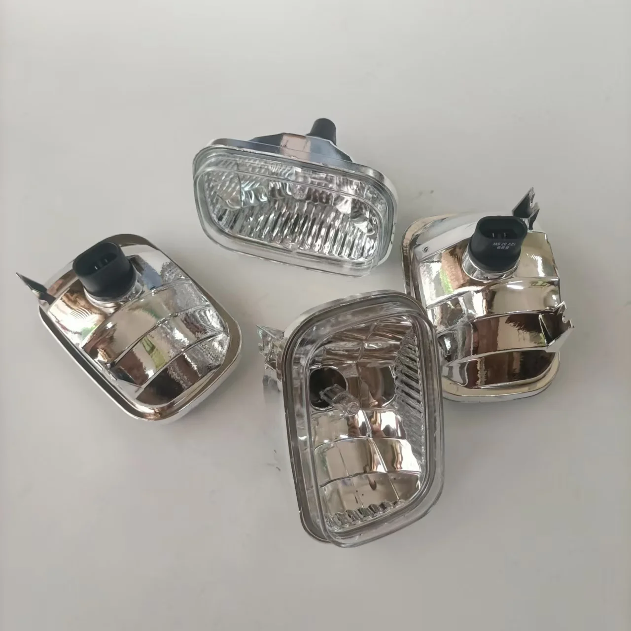 84306271 Передняя рабочая фара для погрузчика TR340 SV185 TV380 SV250 SV280 SV300 SV340 SR130 SR150 
84306271 Передняя рабочая фара для погрузчика TR340 SV185 TV380 SV250 SV280 SV300 SV340 SR130 SR150