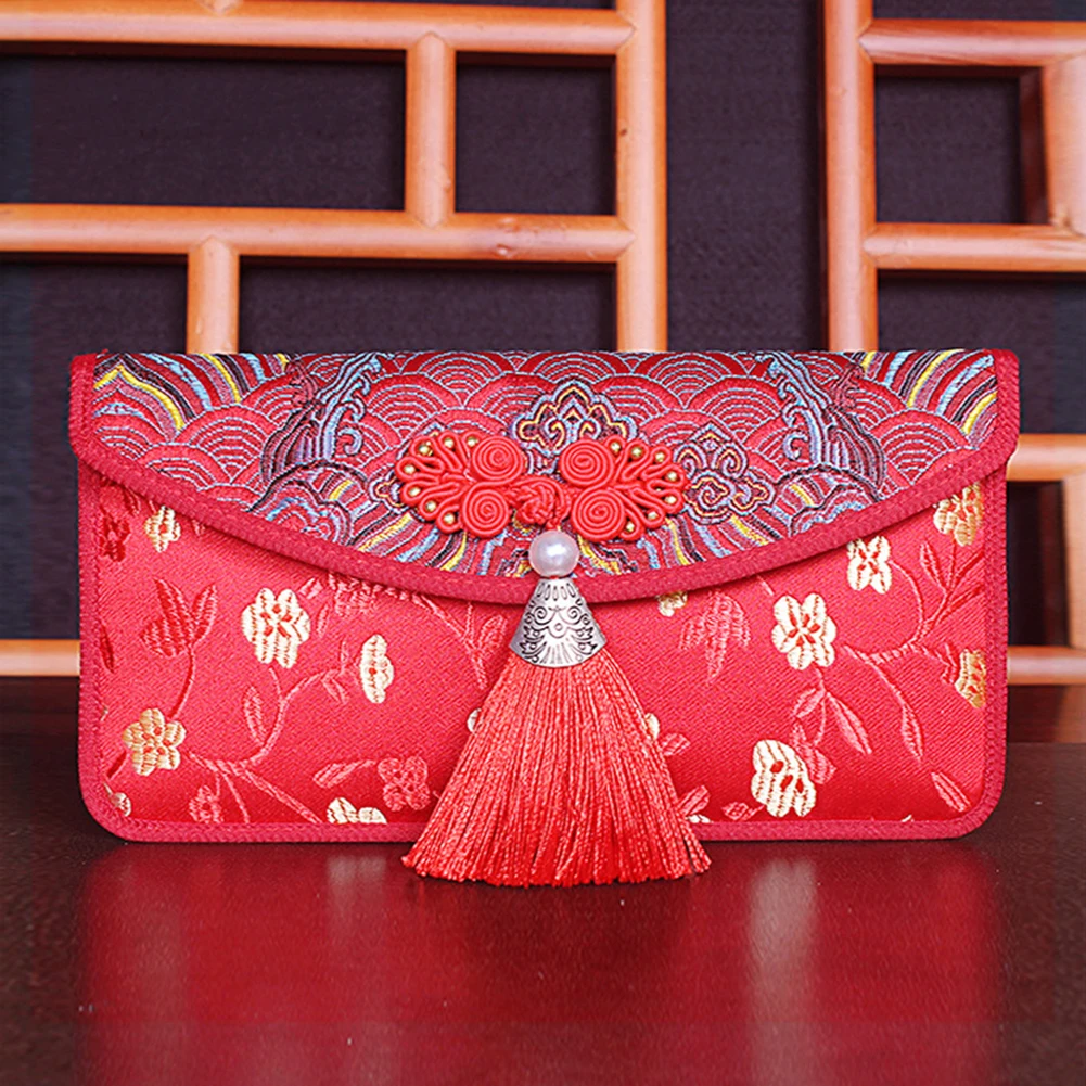 2023 HongBao Traditional Chinese Wedding invitation Card Bag Silk New Year Red Envelope Embroidery Lucky money Bag with Tassel
2023 HongBao Traditional Chinese Wedding invitation Card Bag Silk New Year Red Envelope Embroidery Lucky money Bag with Tassel