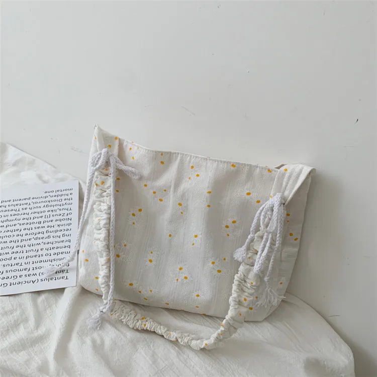 Women Simple Crossbody Bag Cute Casual Small Daisy Print Satchel Girls Shoulder Pouch Women Sweet Printed Canvas Messenger Bag
Women Simple Crossbody Bag Cute Casual Small Daisy Print Satchel Girls Shoulder Pouch Women Sweet Printed Canvas Messenger Bag